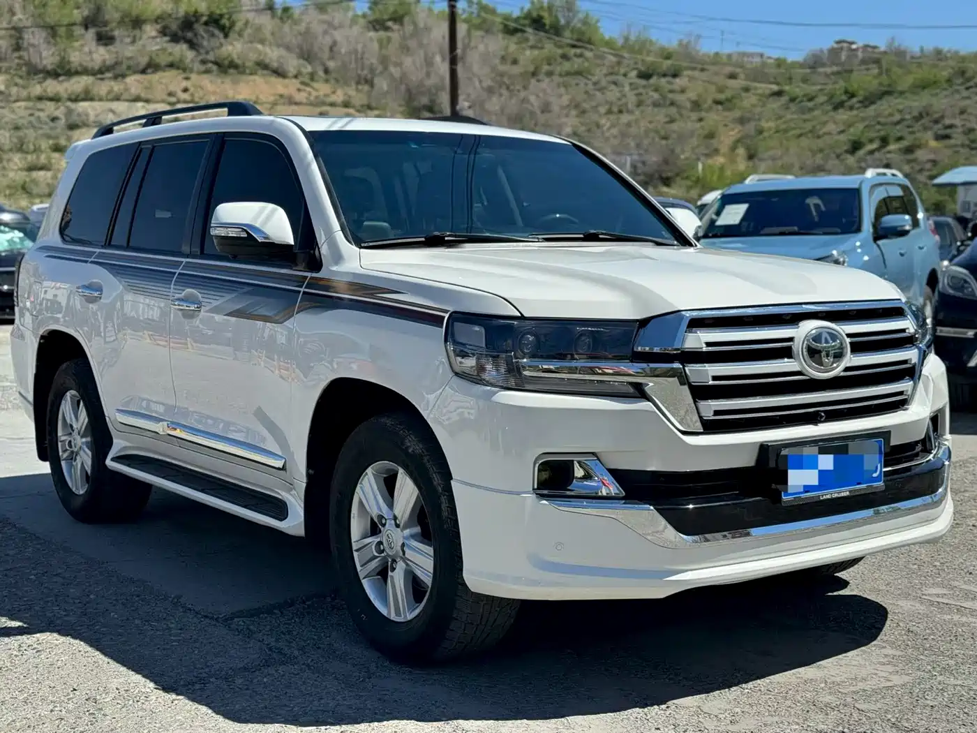 Toyota Land Cruiser 2010 Model 4.7L Automatic VX фото 3