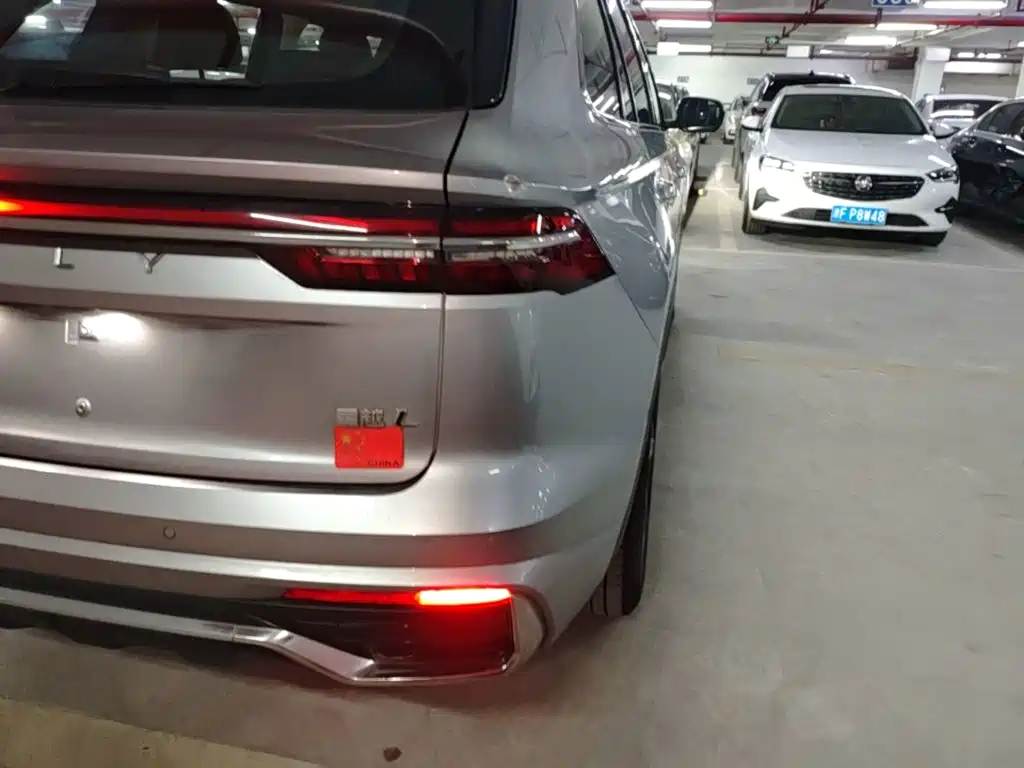 Фото 8 - Geely Monjaro