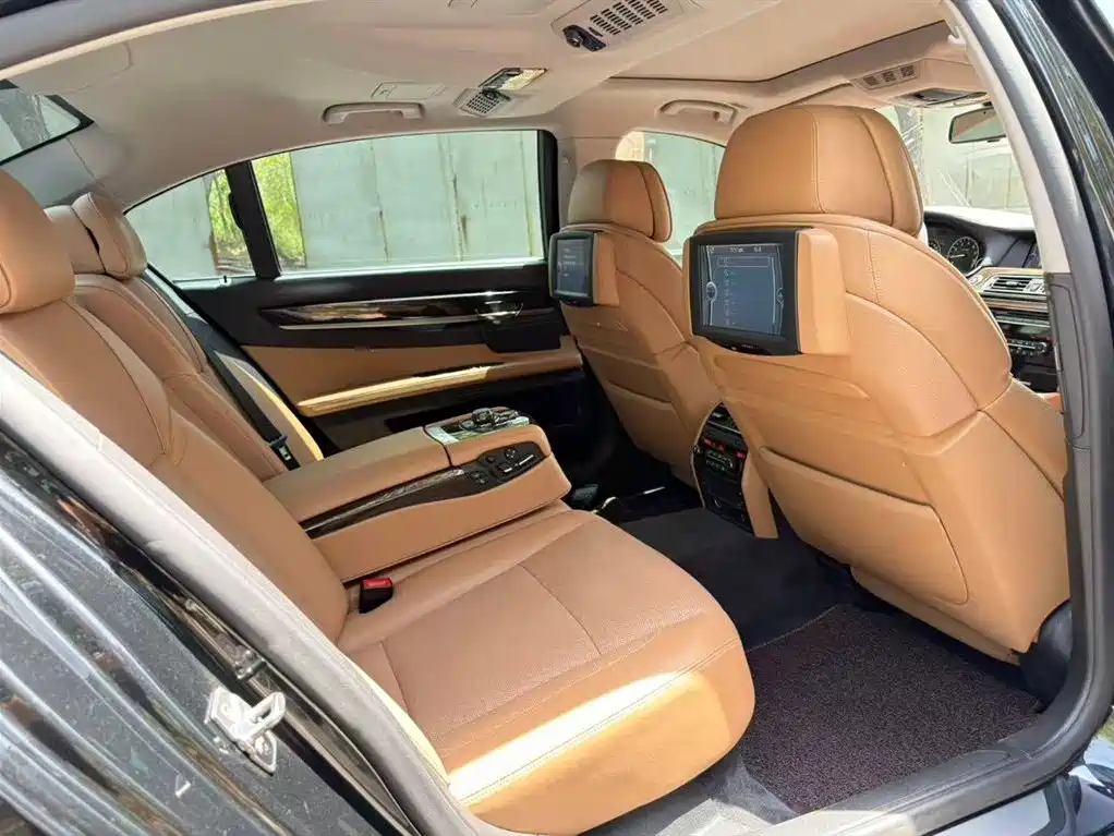 BMW 7 Series 2011 740Li Steinway Limited Edition фото 6