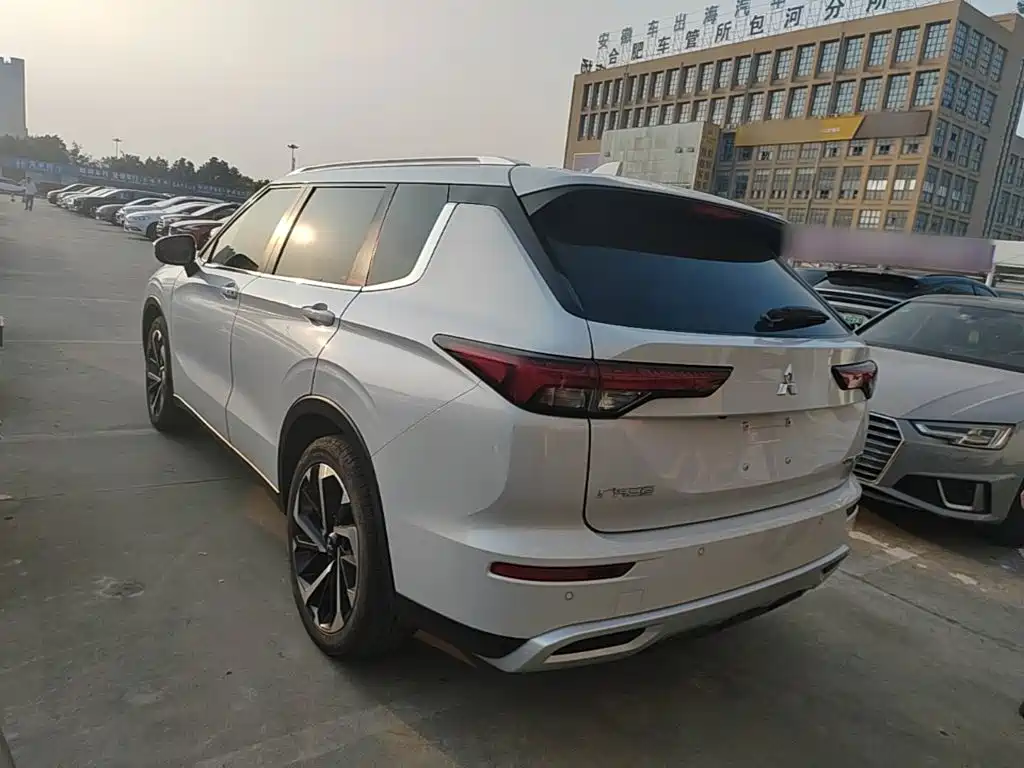 Фото 5 - Mitsubishi Outlander