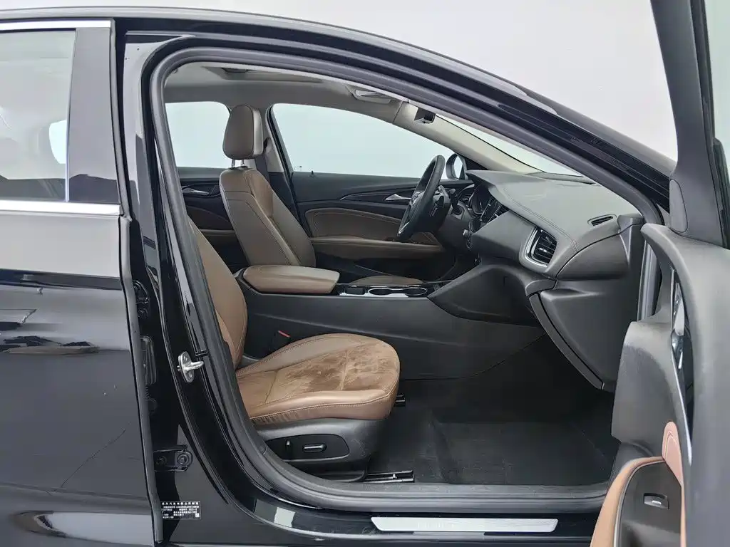 Photo 23 - Buick Regal