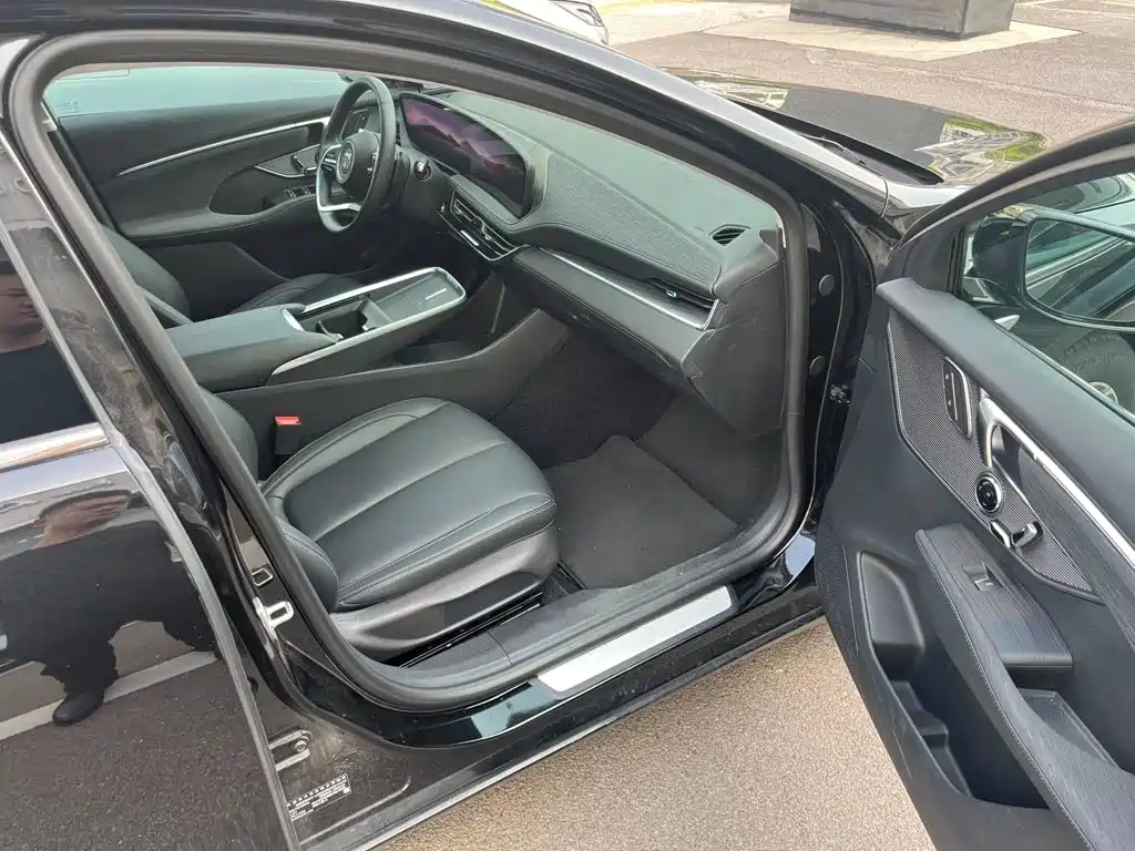 Photo 4 - Buick LaCrosse