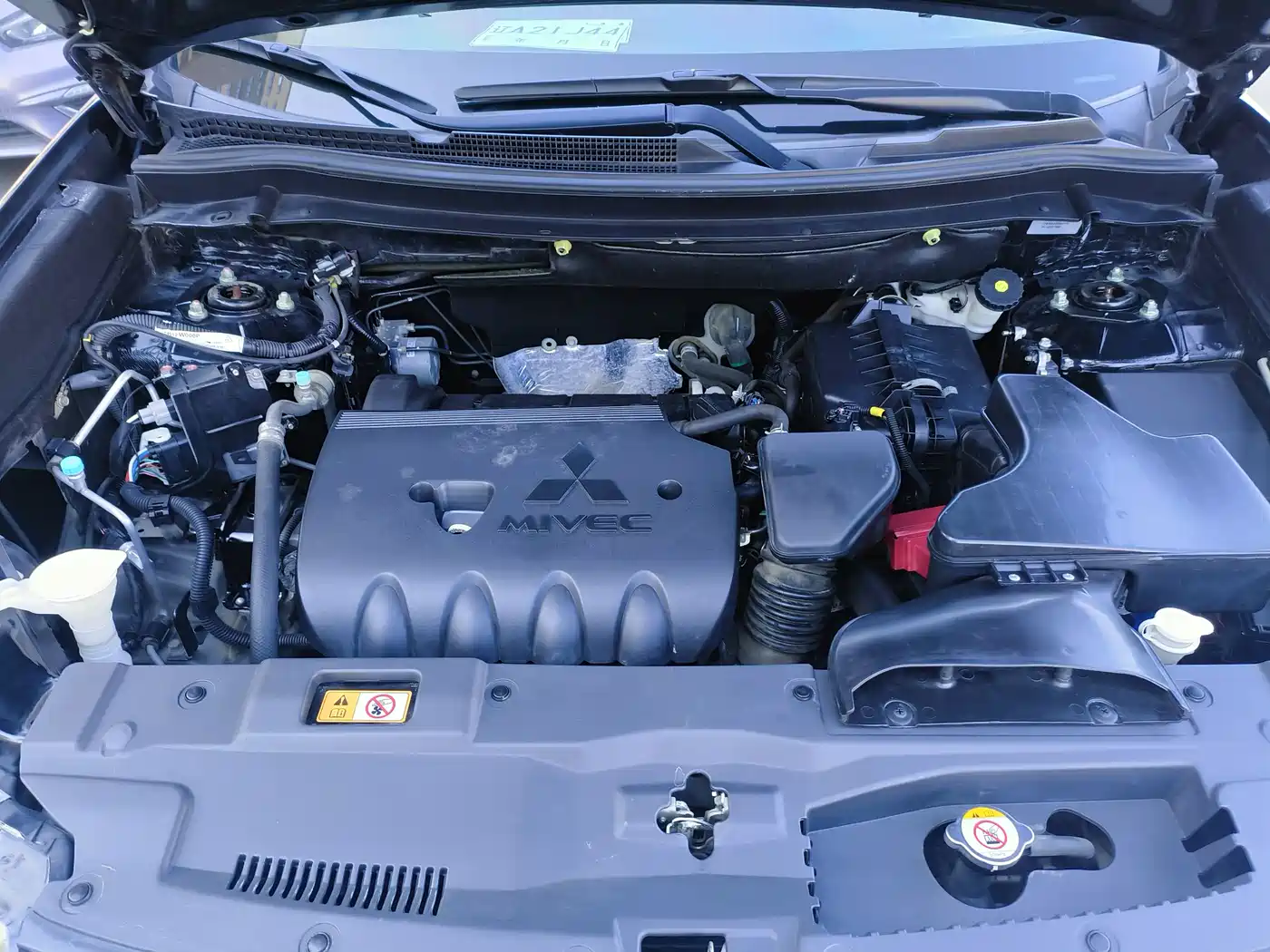 MITSUBISHI OUTLANDER