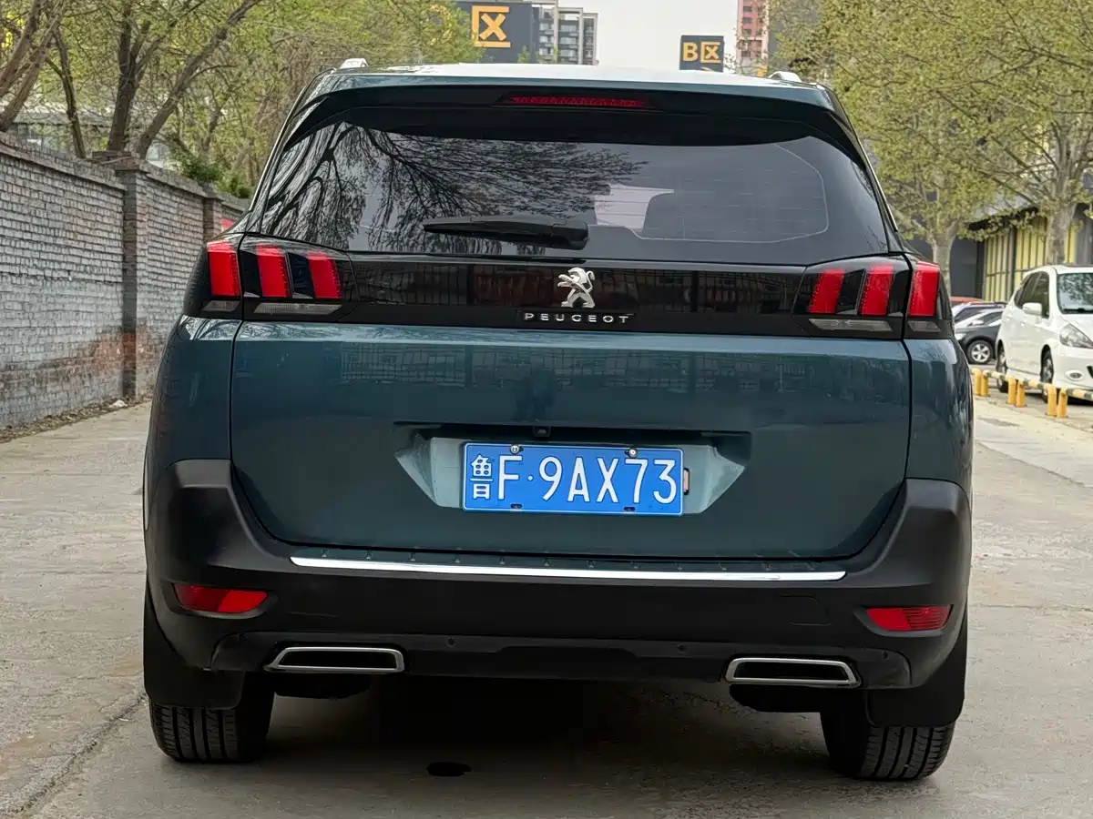 PEUGEOT 5008
