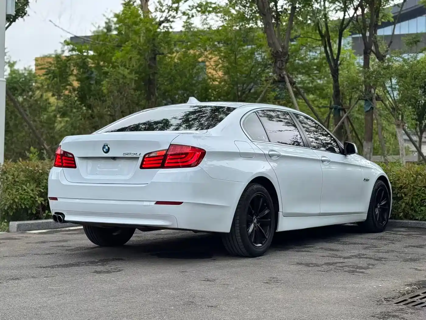 BMW 5 Series 2011 523Li Leading фото 5
