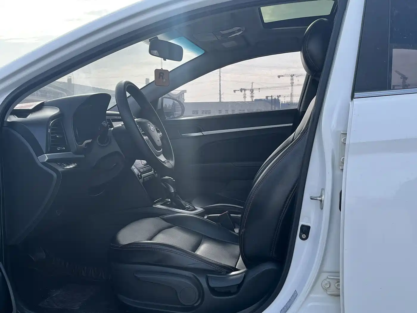 Hyundai Elantra 2016 Model 1.6L Automatic Smart Elite фото 7