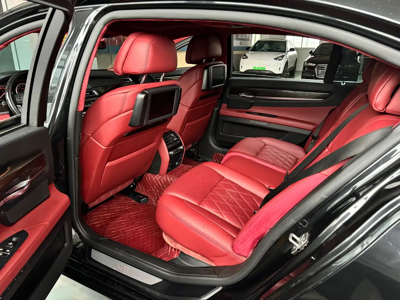 BMW 7 Series 2011 750Li xDrive фото 7