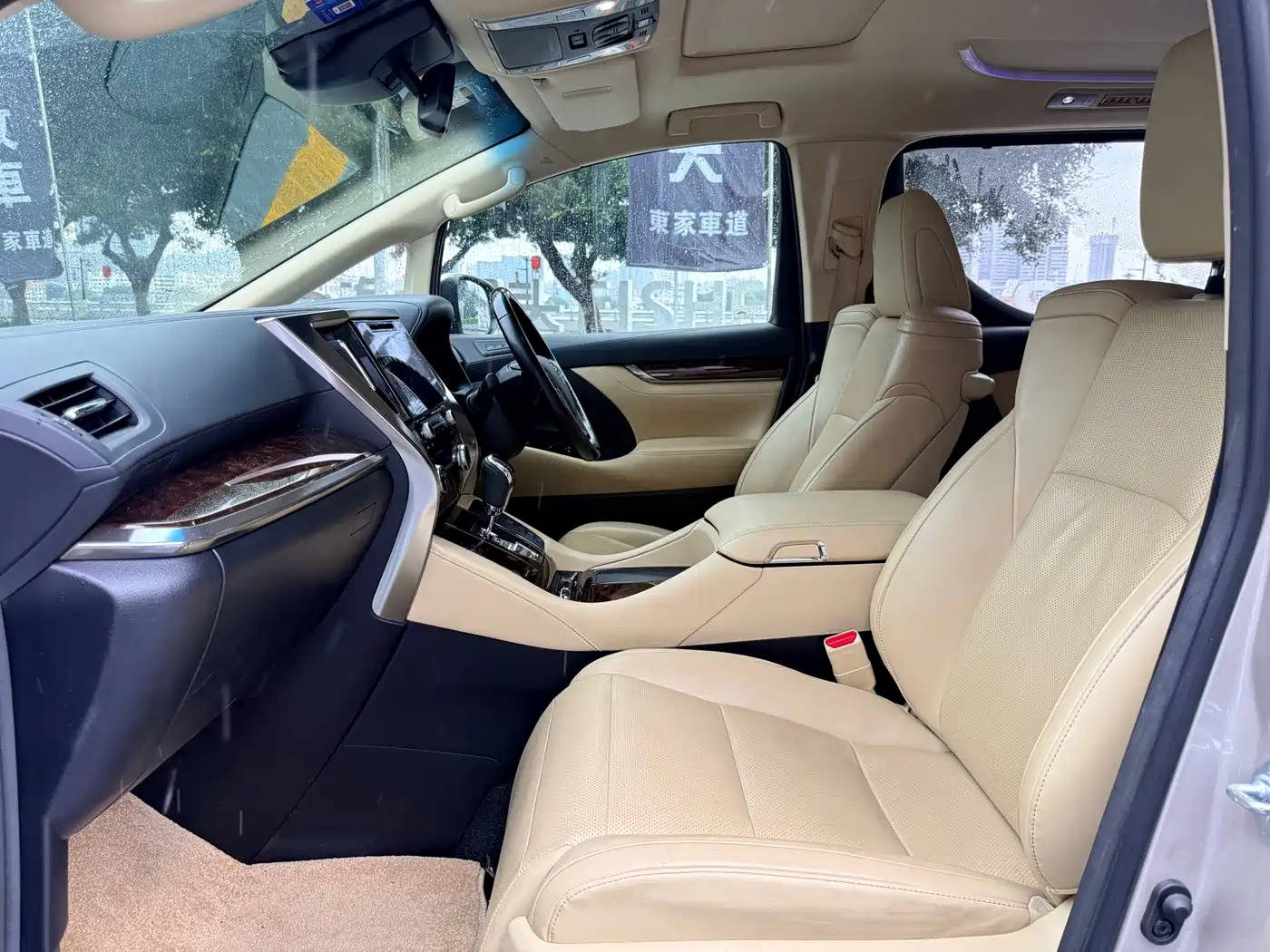 Toyota Alphard 2018 3.5L Luxury фото 14