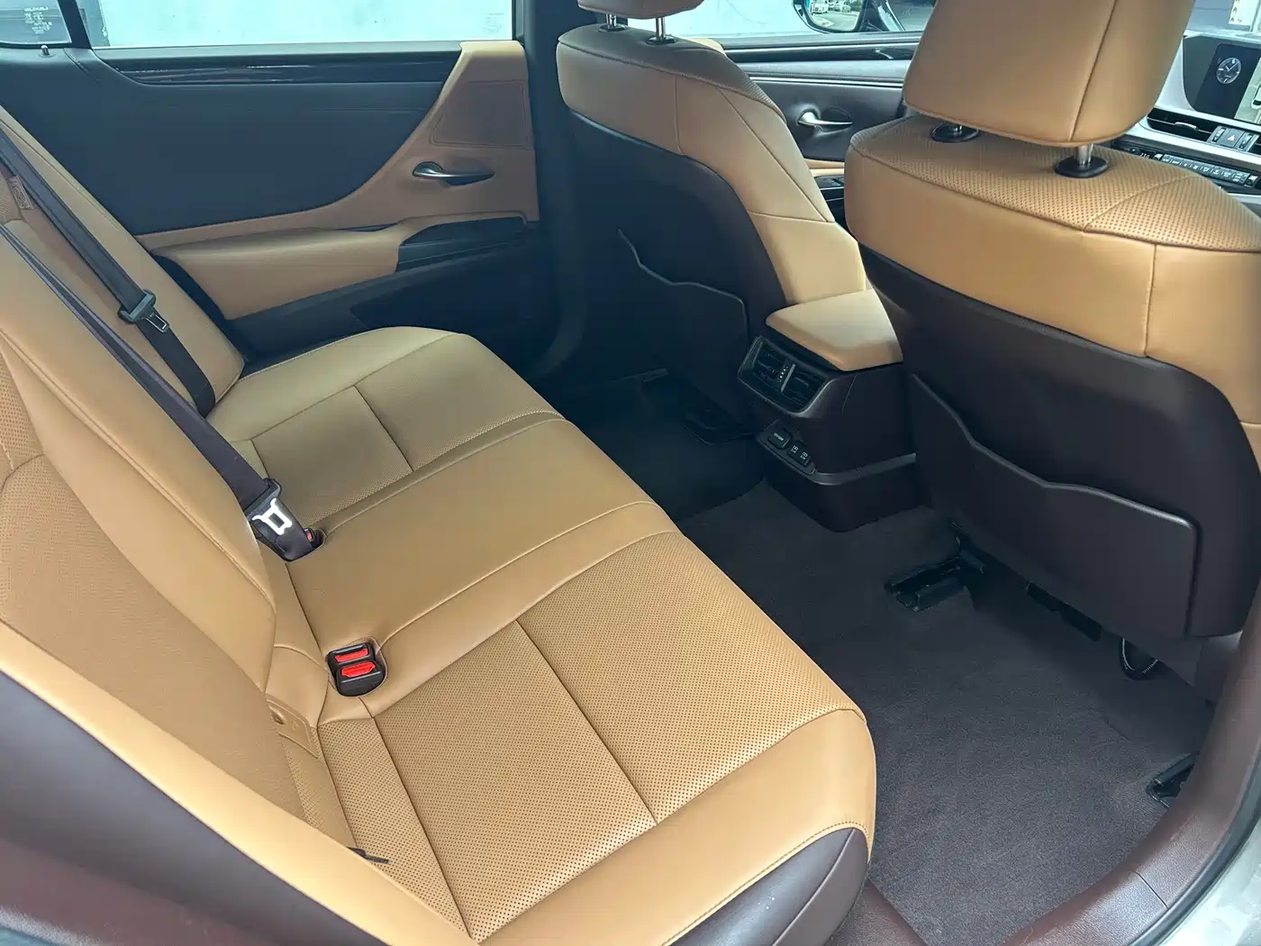 Lexus ES 2018 300h Excellence Edition China V фото 11
