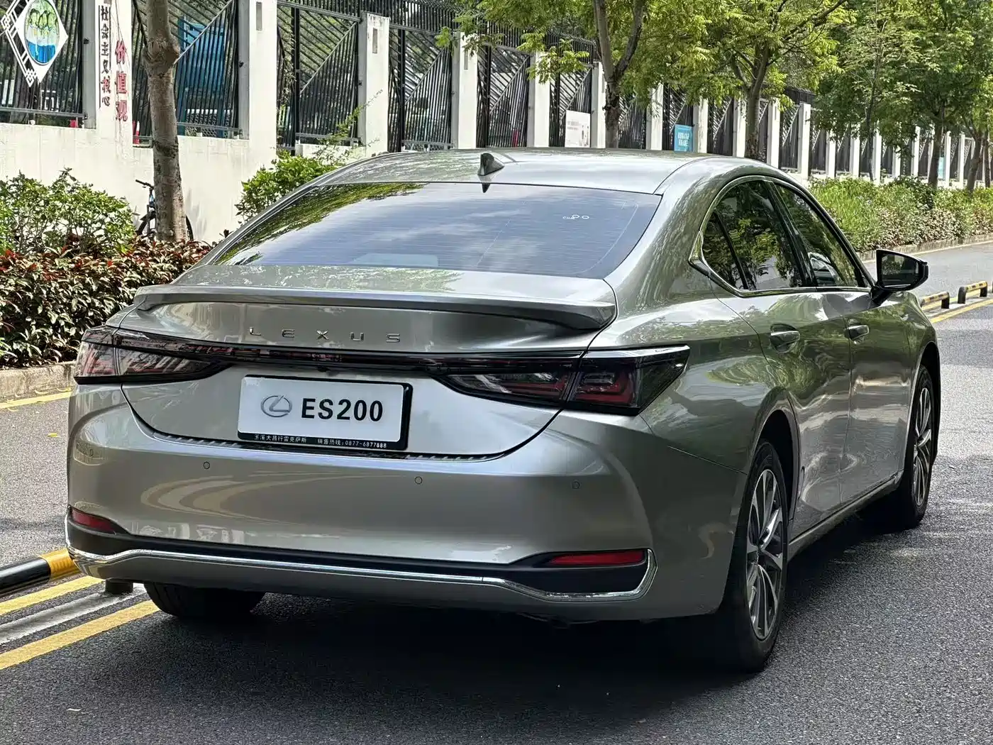 Lexus ES 2025 200 Ultimate Edition фото 8