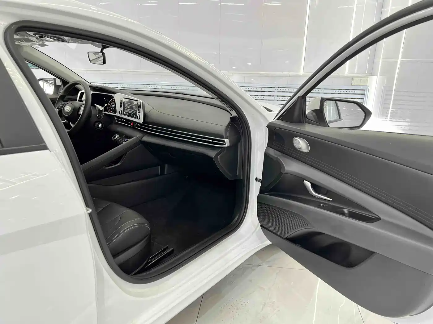 Hyundai Elantra 2023 1.5L CVT GLS Premium фото 17