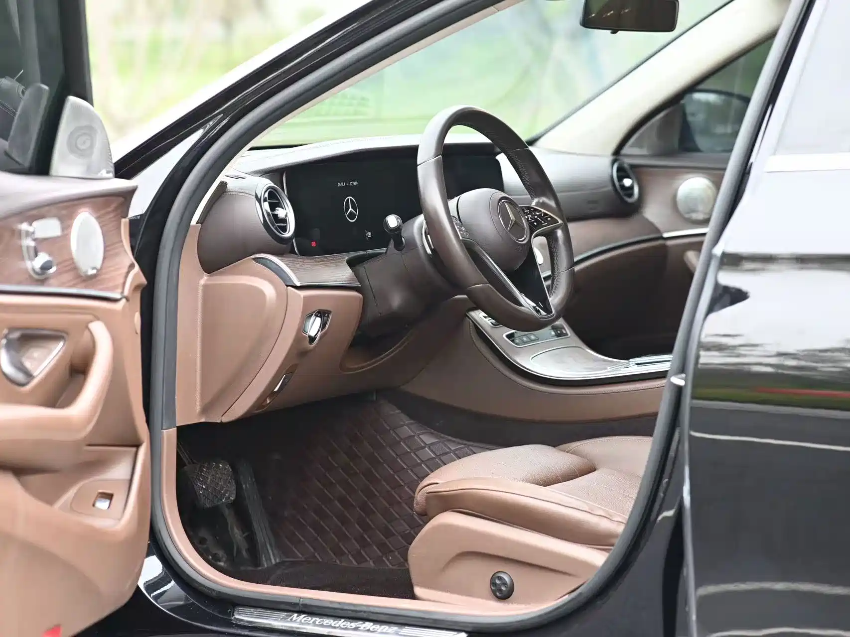 Фото 4 - Mercedes-Benz E-Class