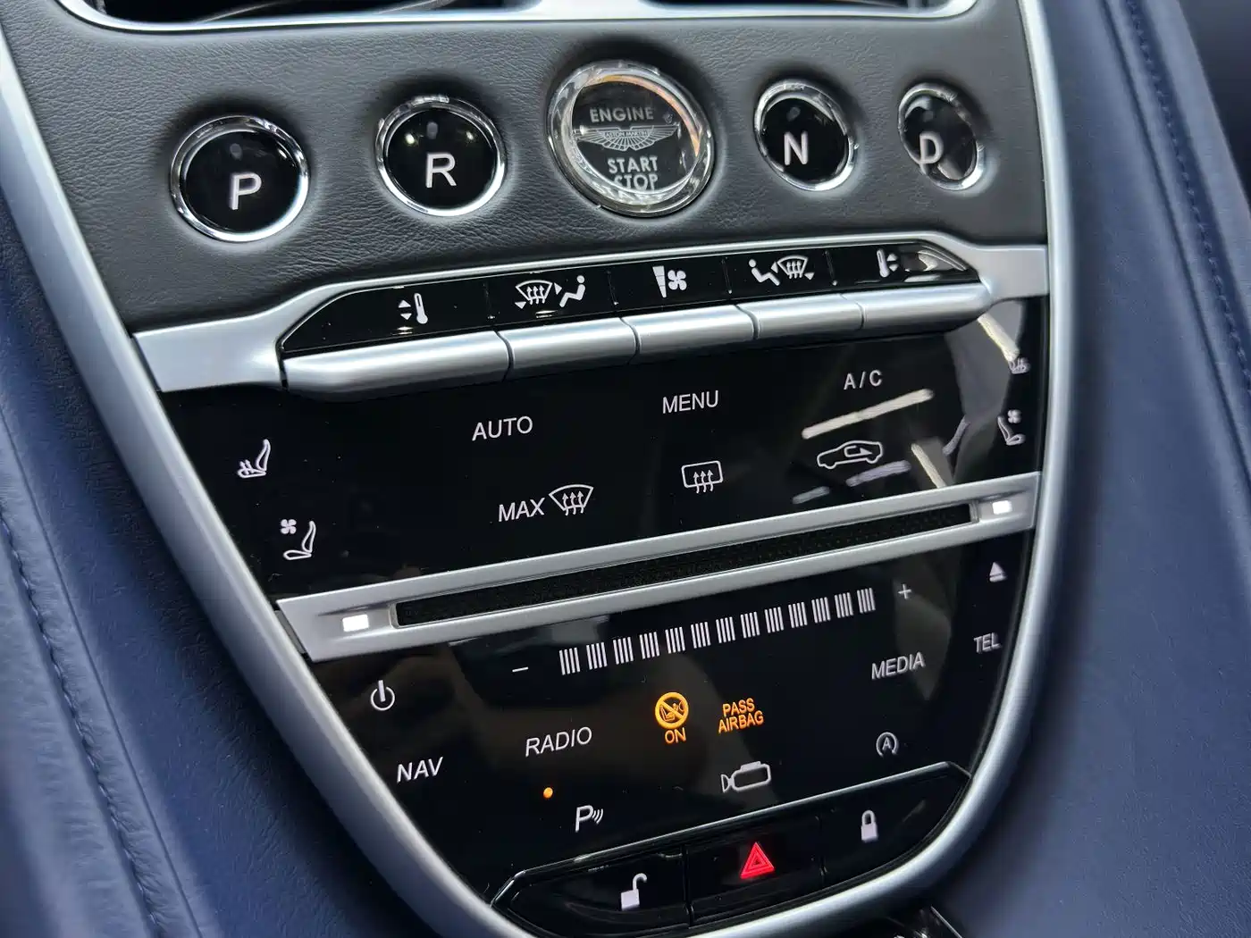 Aston Martin DB11 2020 2019 Model 4.0T V8 Coupe