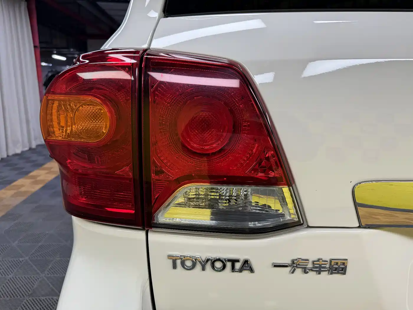 Toyota Land Cruiser 2012 4.0L Automatic VX фото 12