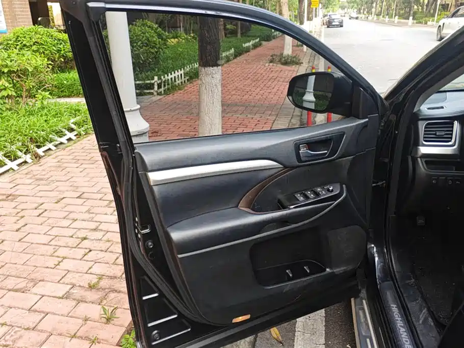 Toyota Highlander 2018 2.0T 4WD Elite 7-seater (China V) фото 7