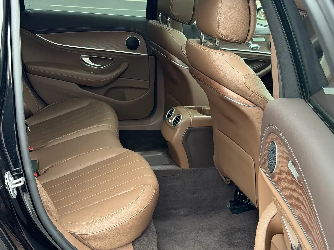 Mercedes-Benz E-Class 2020 E 260 L фото 12