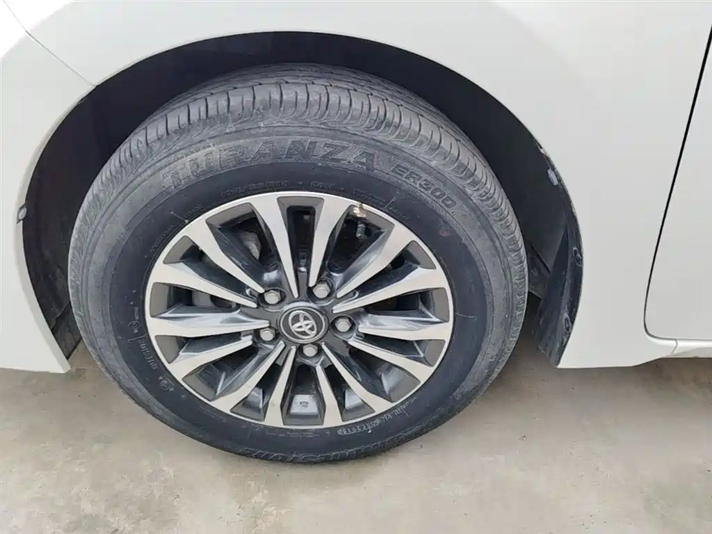 Toyota Corolla 2017 Facelift 1.2T S-CVT GL фото 23