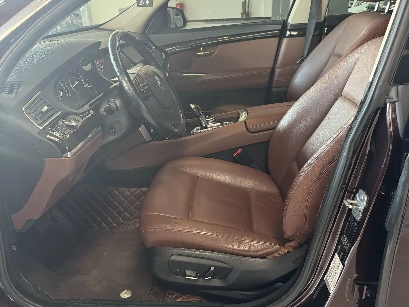 BMW 5 Series GT 2014 528i Leading фото 8