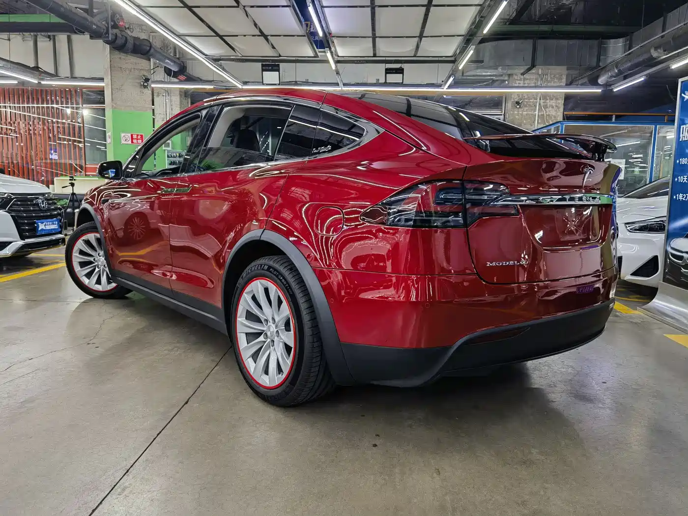 TESLA MODEL X