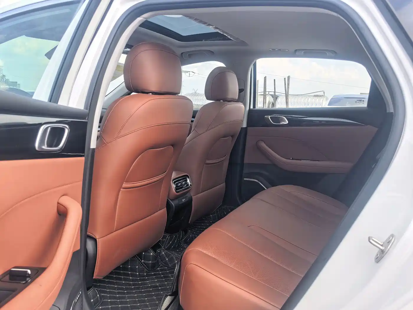 Photo 7 - Geely Emgrand