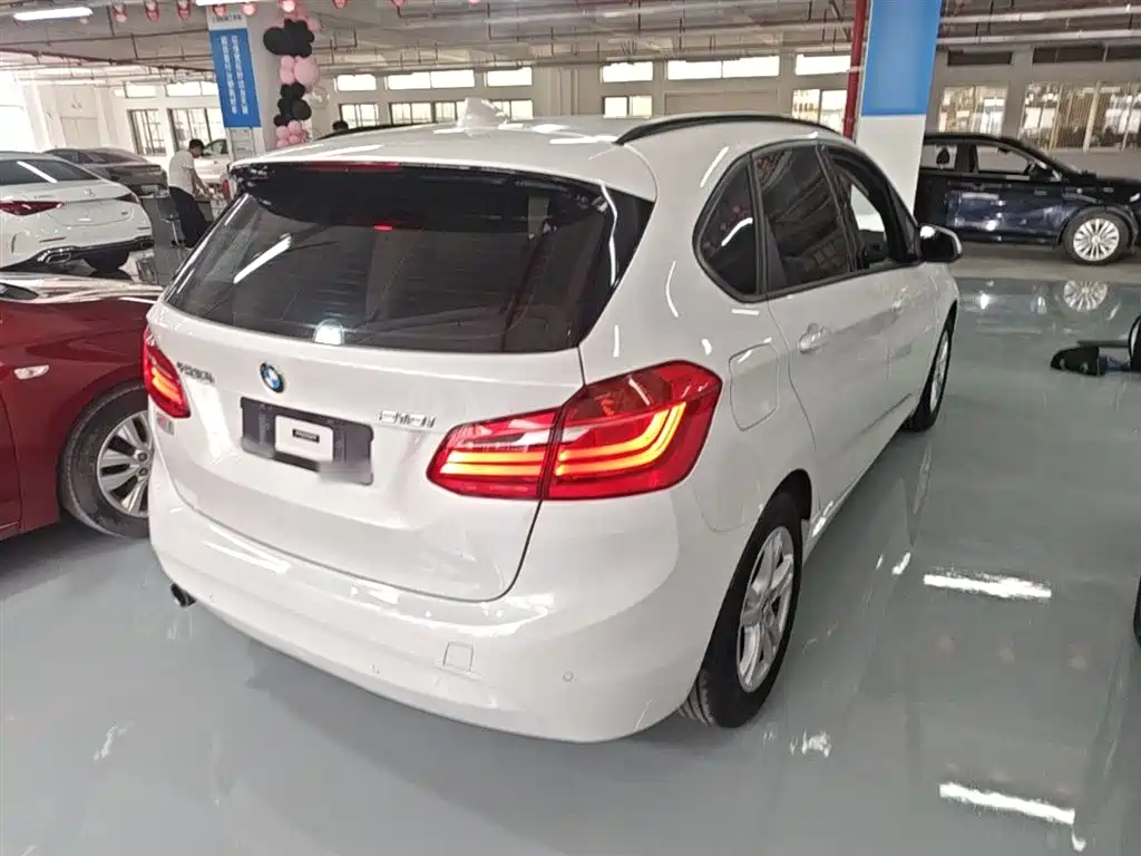 BMW 2 Series Touring 2016 218i Leading фото 7