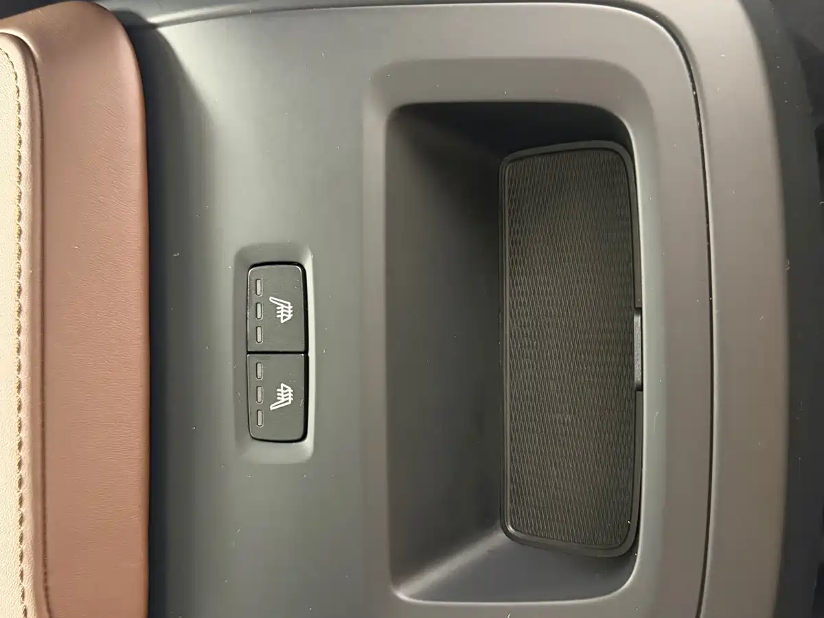 VOLVO XC60 PLUG IN HYBRID