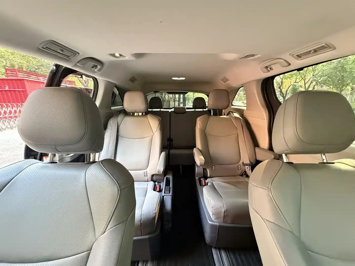 Toyota Granvia 2024 2.5L Hybrid Luxury фото 7
