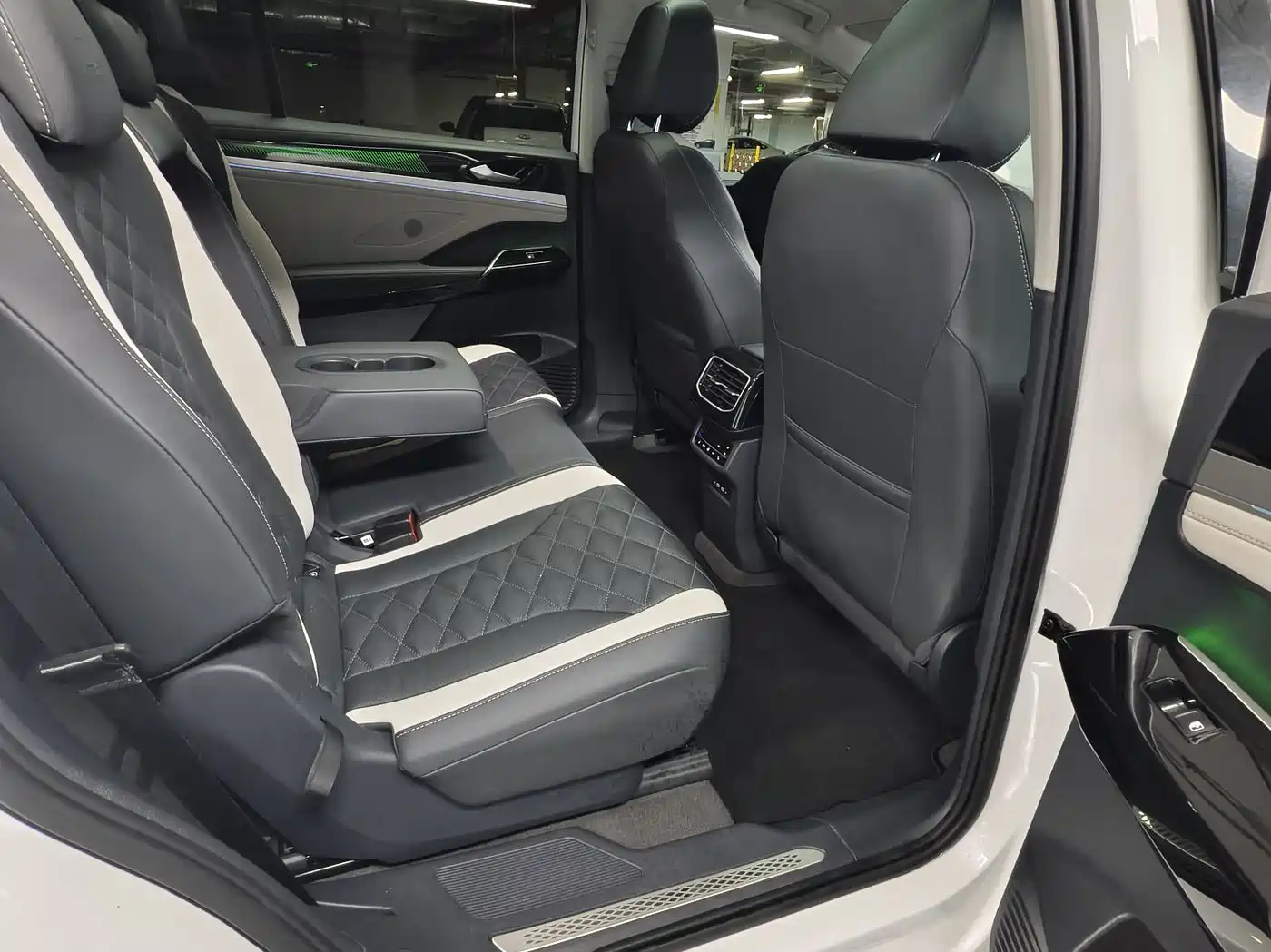 VOLKSWAGEN ID.6 CROZZ