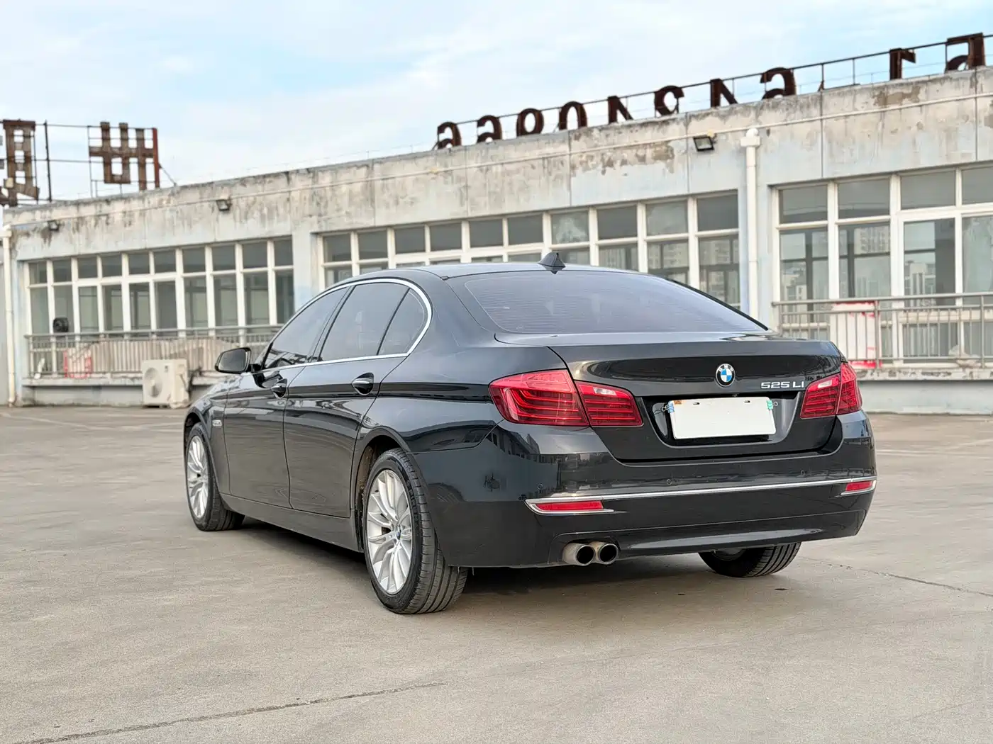 BMW 5 Series 2014 525Li Luxury Design Package фото 10
