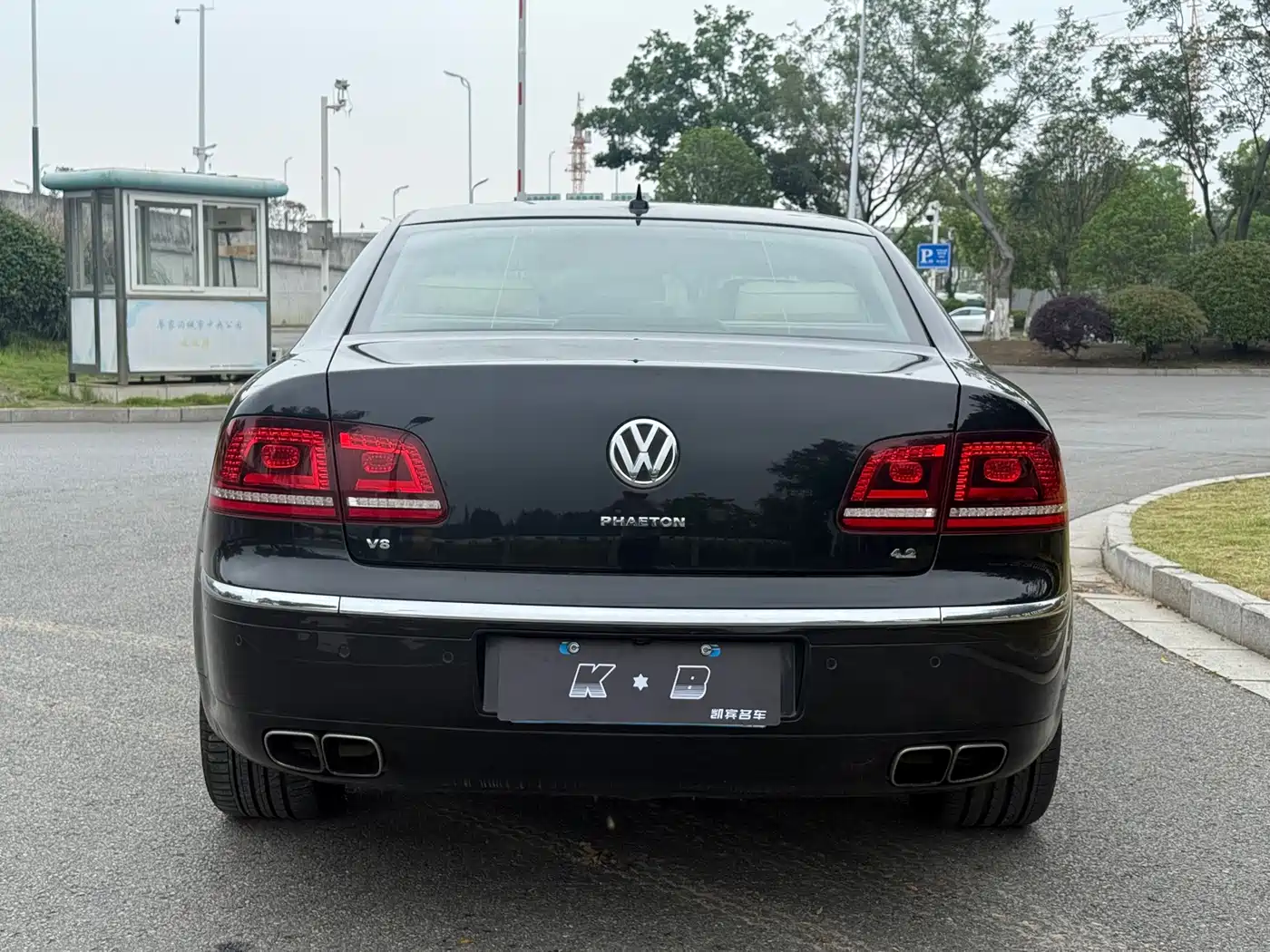 Volkswagen Phaeton 2013 4.2L Poltrona Frau Edition фото 6