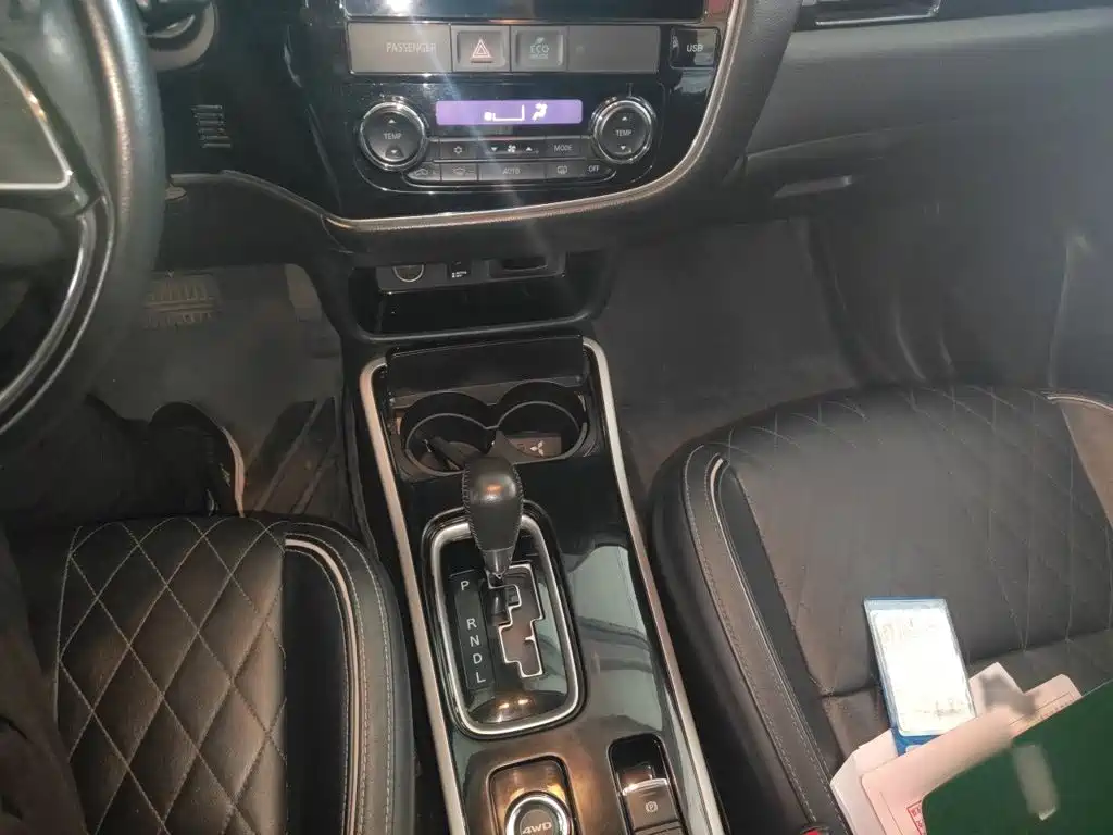 Mitsubishi Outlander 2021 2020 2.4L 4WD Luxury 5-seater