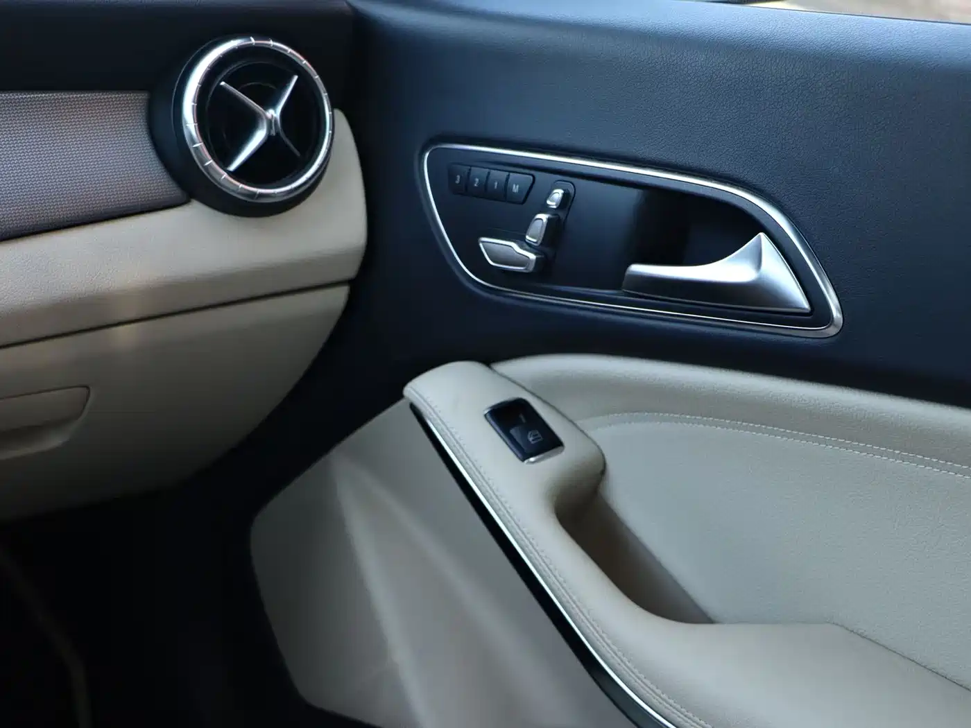 Mercedes-Benz CLA (Import) 2017 Facelift CLA 200 Style фото 17