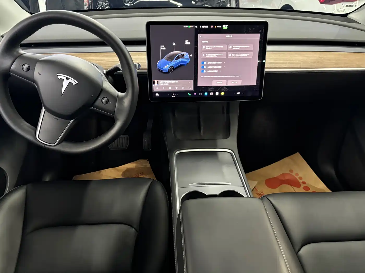 TESLA MODEL Y