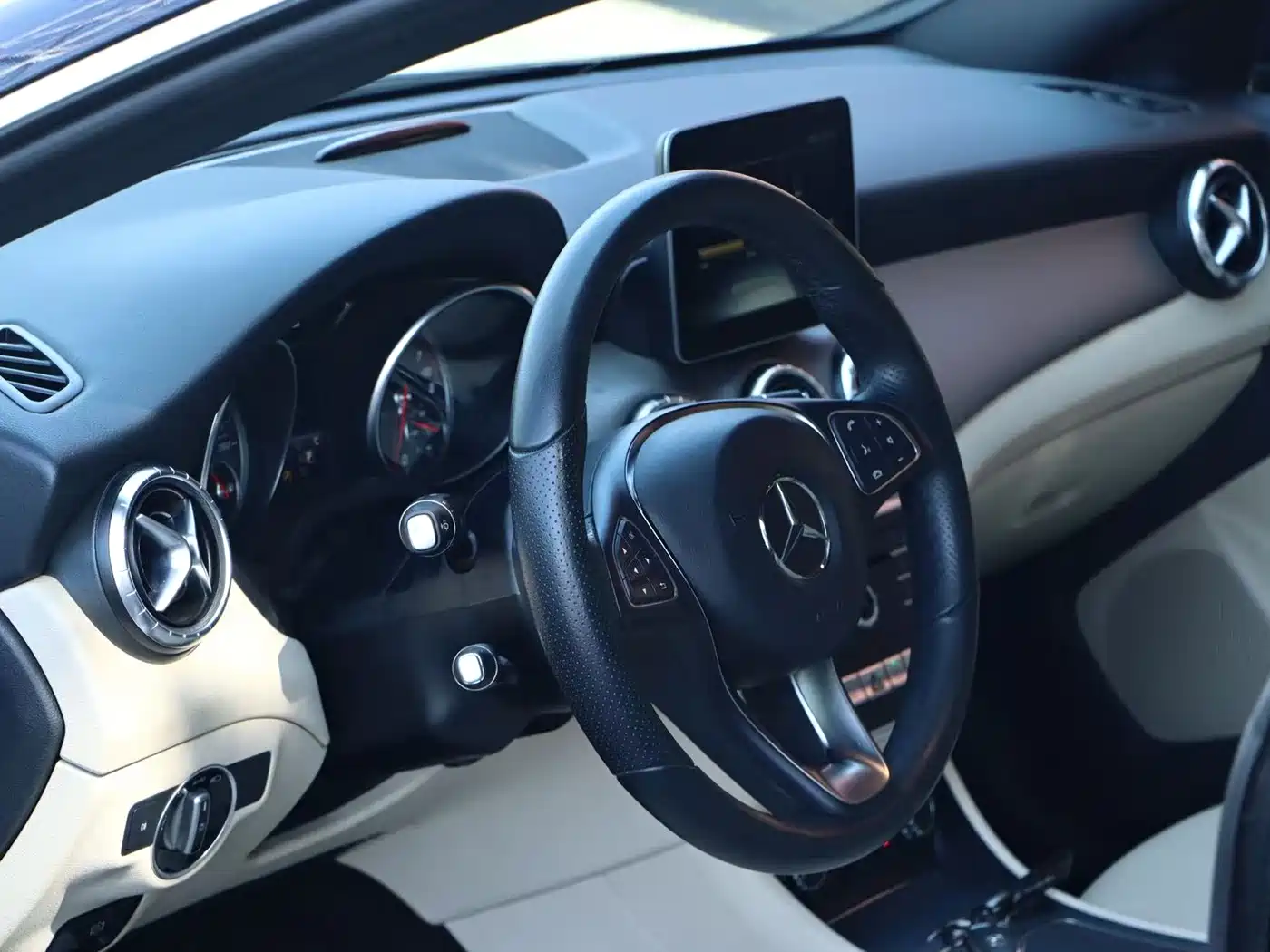 Mercedes-Benz CLA (Import) 2017 Facelift CLA 200 Style фото 6