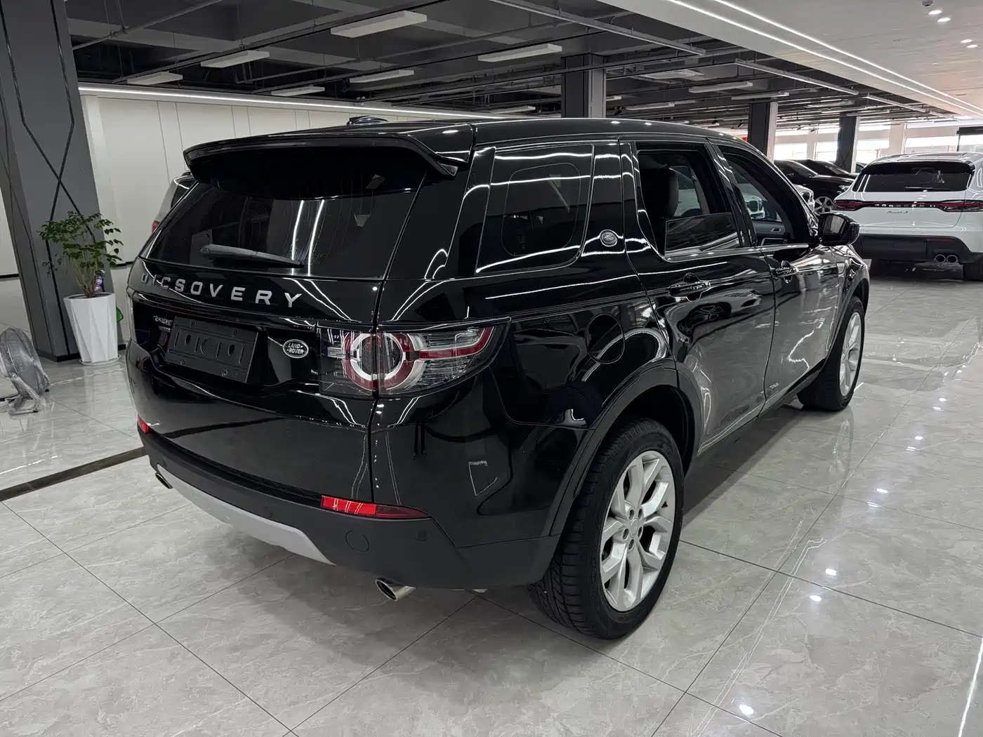 Land Rover Discovery Sport 2016 2.0T HSE фото 4