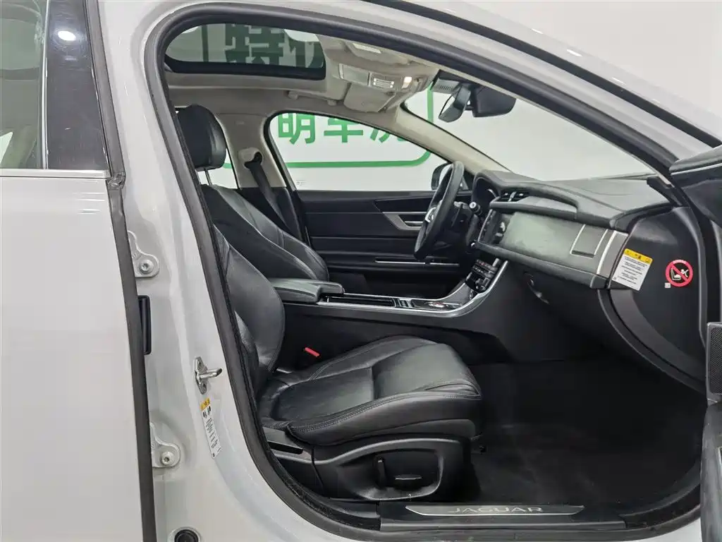 Jaguar XFL 2018 XFL 2.0T 200PS Elegance фото 23