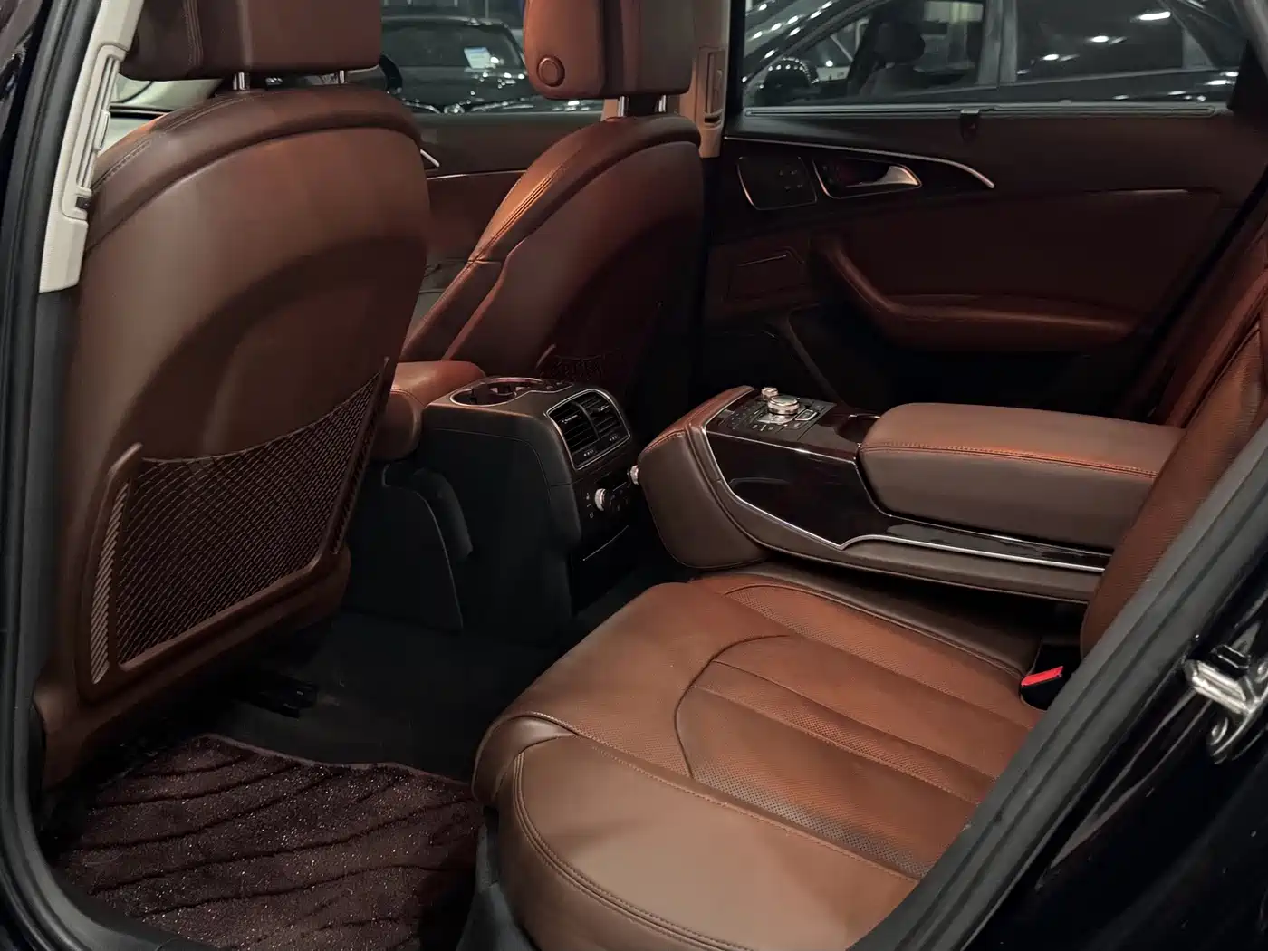 Фото 6 - Audi A6L