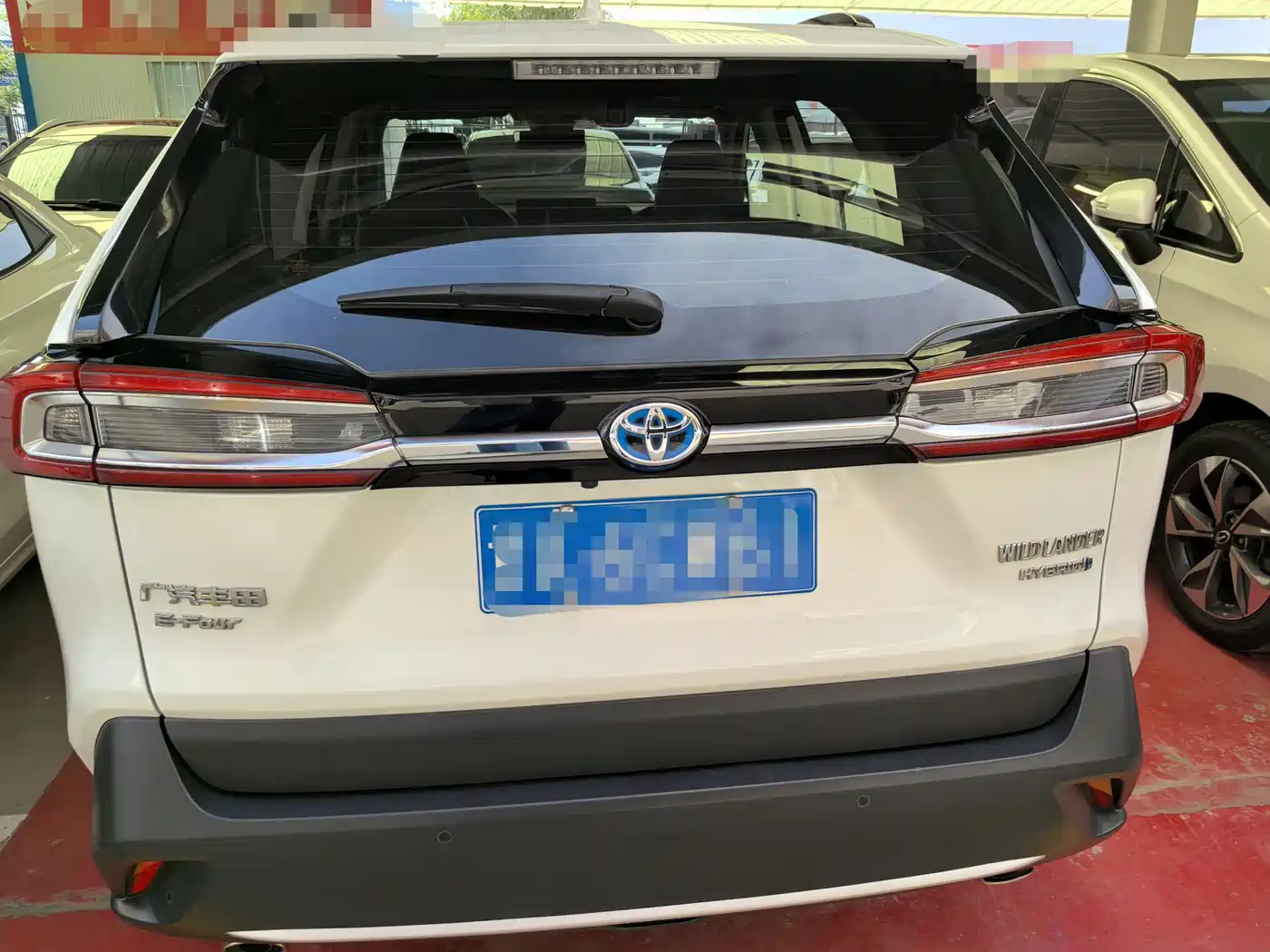 Toyota Wildlander 2023 Hybrid 2.5L E-CVT AWD Premium Edition фото 5