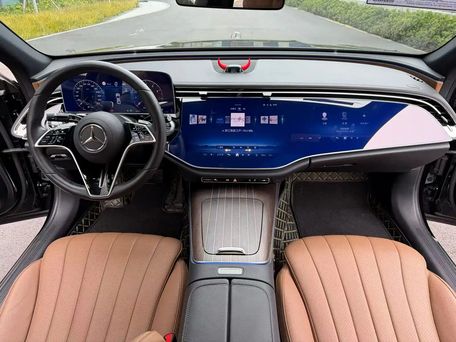 Фото 5 - Mercedes-Benz E-Class