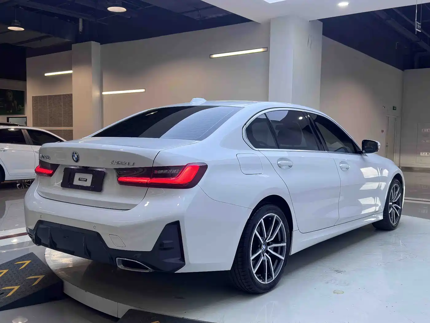 BMW 3 Series 2023 320Li M Sport Package фото 6