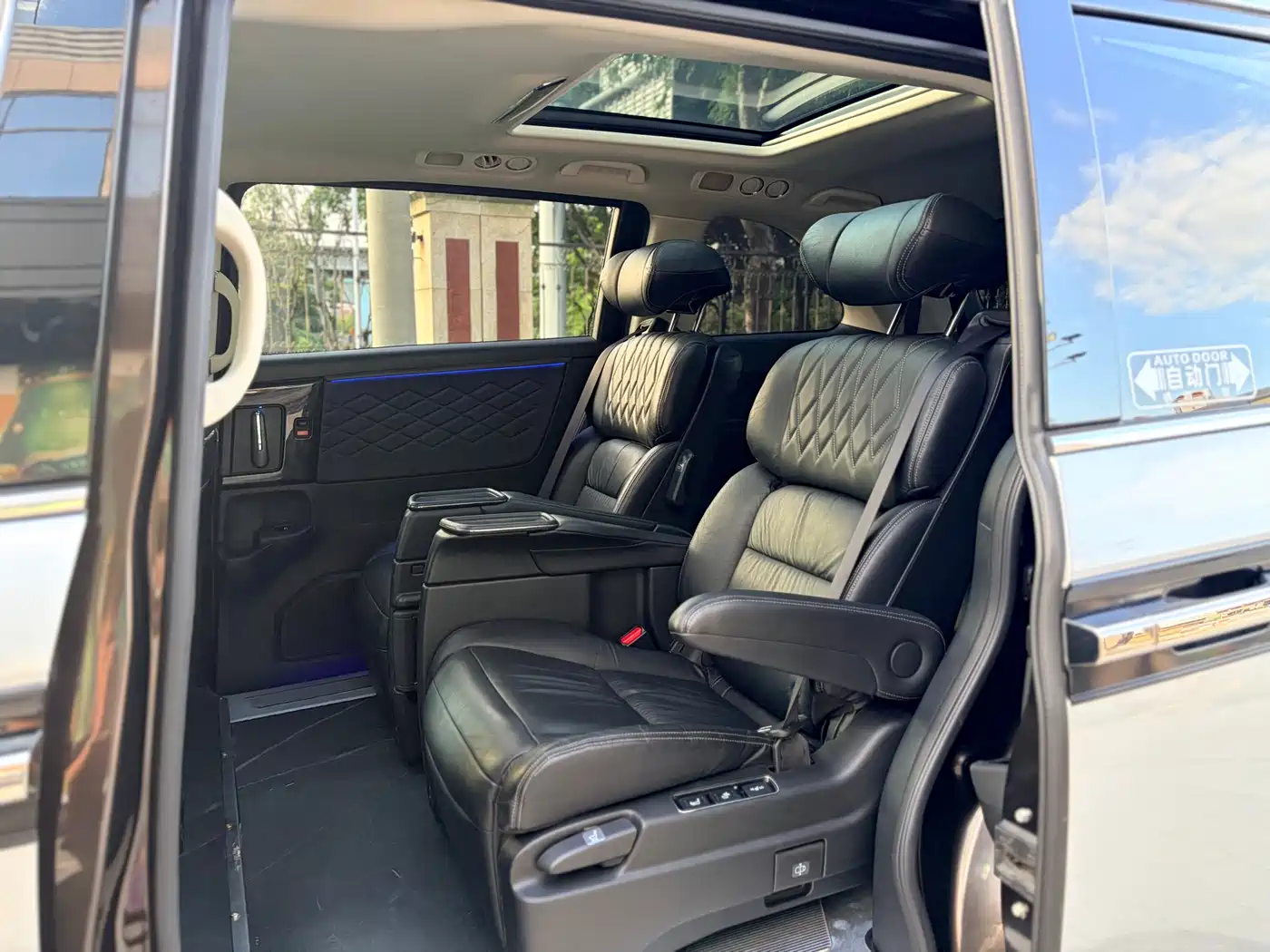 Honda Elysion 2019 2.0L Hybrid Supreme Edition фото 9