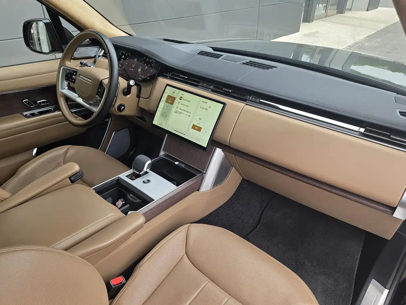 Land Rover Range Rover 2024 3.0 L6 400PS Genesis Extended фото 14