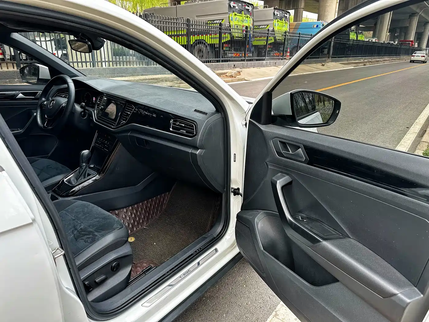 Volkswagen T-ROC 2020 280TSI DSG 2WD Luxury фото 9