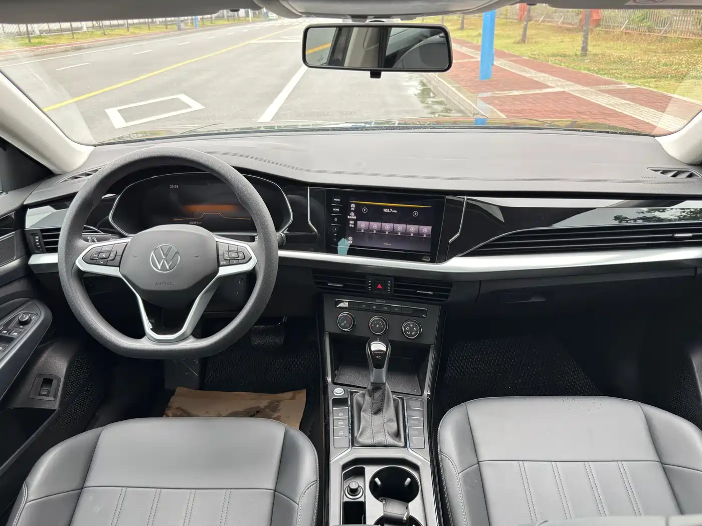 Volkswagen Passat 2025 Outstanding 280TSI Business Edition фото 9