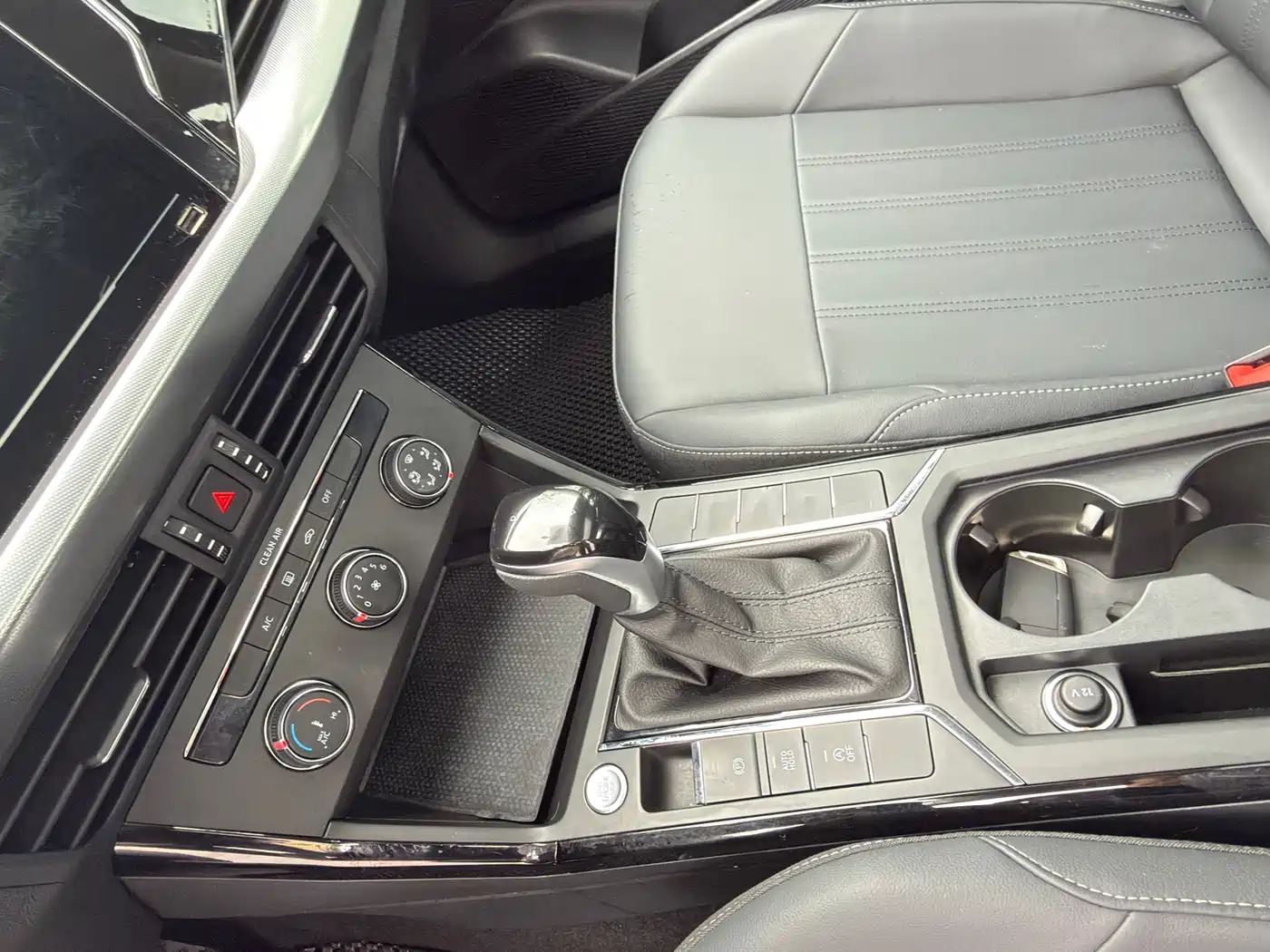 Volkswagen Passat 2025 Outstanding 280TSI Business Edition фото 15