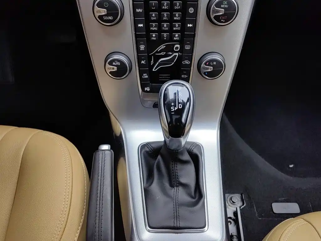 Volvo V40 2017 2017 T3 R-Design