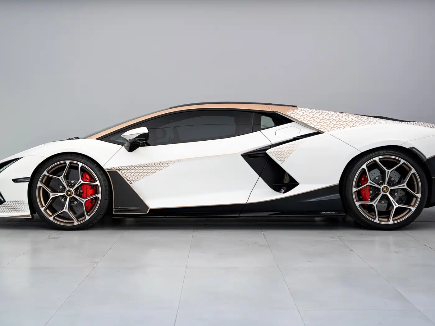 LAMBORGHINI REVUELTO