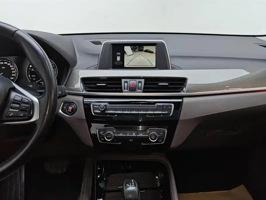 BMW X1 2019 sDrive18Li Premium Model фото 13