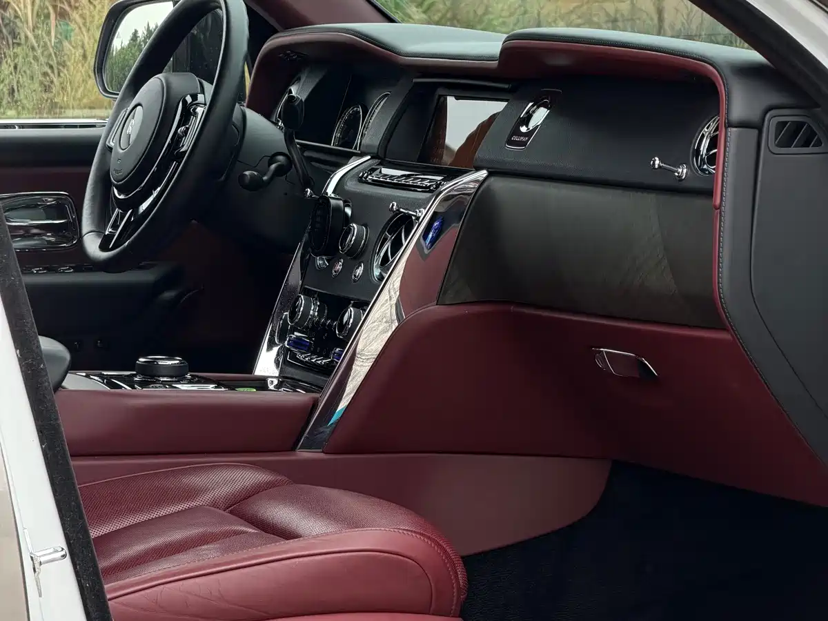 Rolls-Royce Cullinan 2019 2018 5-Seater Version