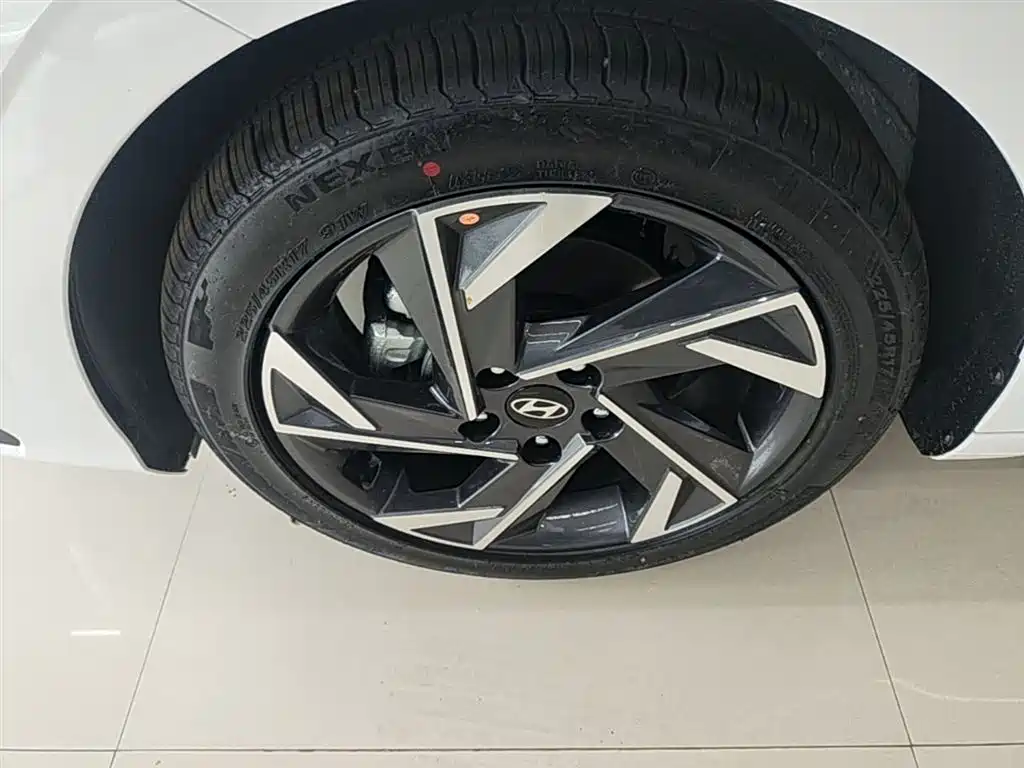 Hyundai Elantra 2023 1.5L CVT GLX Elite Edition фото 23